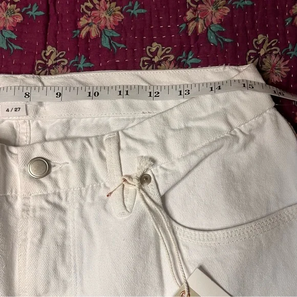 Good American White High Rise Mom Jean - Picture 6 of 10